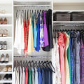 Organizar accesorios y fondos para un día de rodaje