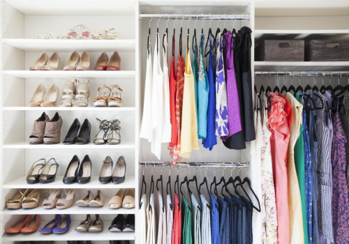 Organizar accesorios y fondos para un día de rodaje